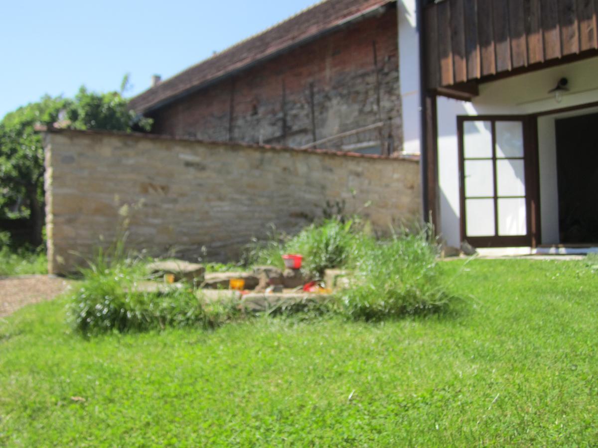 ホテルHolubnik Statecnych Zen Kralovych Luže エクステリア 写真